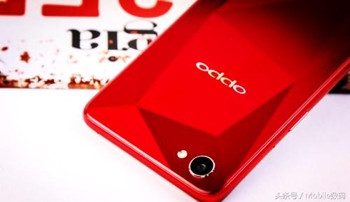 顏值驚人！OPPO A3不止是靠臉吃飯，更是內在！