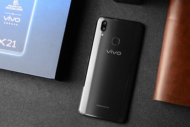 一向被友商莫名“進犯”的vivo，用心做自己，用實力說話！