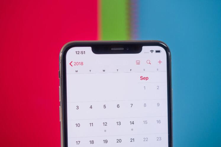 最小的iPhone 12 5G有更窄的凹槽，但是120Hz延遲到iPhone 13