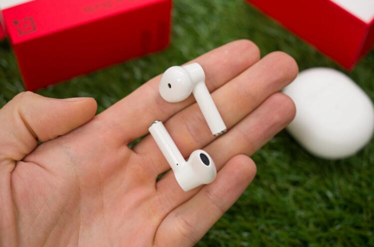 美國海關吹噓沒收了假冒的AirPods，其實是OnePlus Buds